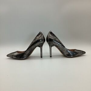 1930. Vince Camuto Silver & Black Pump NWOT Size 8.5